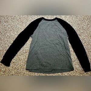 Unisex long sleeve baseball shirt. Size 6/7. Cat & Jack